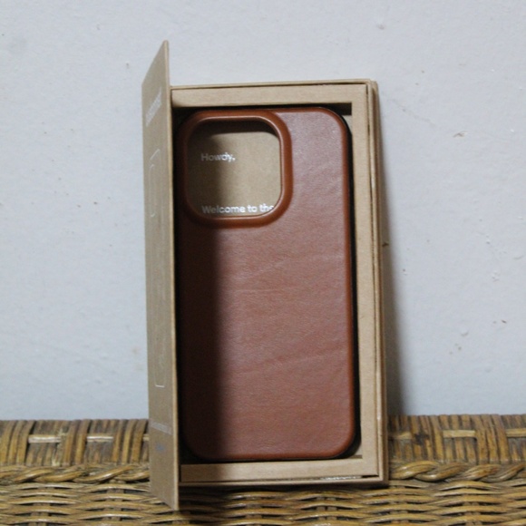 bluebonnet. The Minimalist Full-Grain Leather iPhone 15 Pro MagSafe Case. - Picture 6 of 6